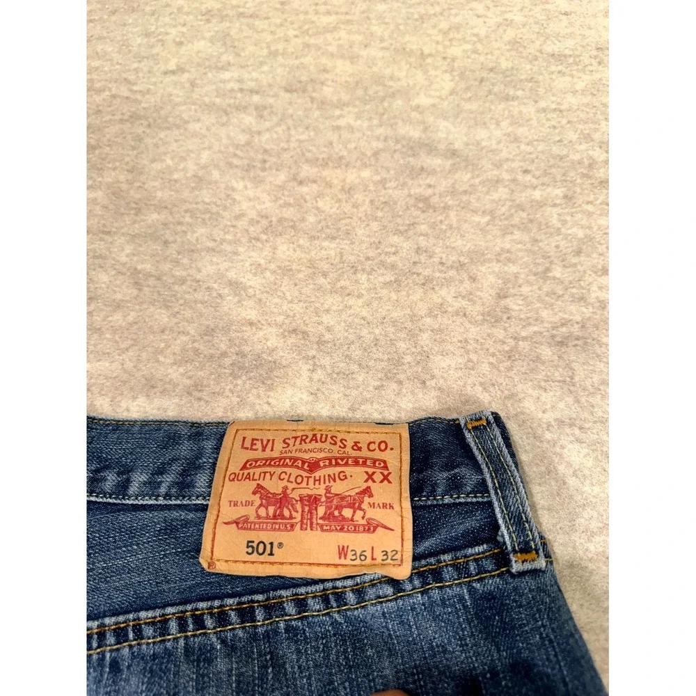 Levis 501‎ Straight Fit Jeans Mens 36x32 Blue Whiskering Denim Cotton Button Fly